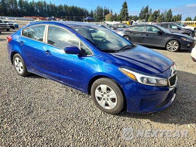 Czwarte zdjęcie samochodu z boku: 2017 KIA FORTE LX VIN:3KPFK4A79HE156550 - miniatura