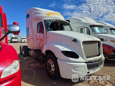 Czwarte zdjęcie samochodu z boku: 2023 INTERNATIONAL LT62F SEMI TRUCK VIN:3HSDZAPR4PN190069 - miniatura
