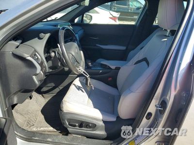 Zdjęcie 7 z 13 samochodu: 2025 LEXUS UX 300H PREMIUM VIN:JTHYBJAH4S2011967 - miniatura