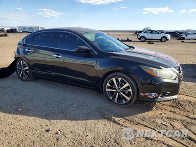 Czwarte zdjęcie samochodu z boku: 2017 NISSAN ALTIMA 2.5 SR VIN:1N4AL3APXHN315773 - miniatura