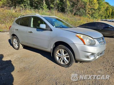 Czwarte zdjęcie samochodu z boku: 2013 NISSAN ROGUE S VIN:JN8AS5MV6DW650881 - miniatura