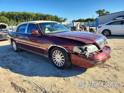 Czwarte zdjęcie samochodu z boku: 2004 LINCOLN TOWN CAR EXECUTIVE VIN:1LNHM81W54Y614022 - miniatura