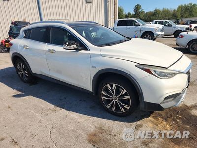 Czwarte zdjęcie samochodu z boku: 2017 INFINITI QX30 PREMIUM VIN:SJKCH5CR6HA035979 - miniatura