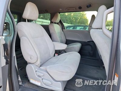 Zdjęcie 11 z 13 samochodu: 2018 TOYOTA SIENNA L VIN:5TDZZ3DC2JS921718 - miniatura