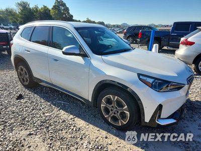 Czwarte zdjęcie samochodu z boku: 2023 BMW X1 XDRIVE28I VIN:WBX73EF00P5X99644 - miniatura