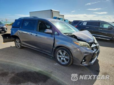 Czwarte zdjęcie samochodu z boku: 2018 TOYOTA SIENNA SE 8-PASSENGER VIN:5TDXZ3DC9JS907564 - miniatura