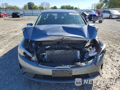 Piąte zdjęcie samochodu w środku: 2018 KIA FORTE S VIN:3KPFL4A78JE279520 - miniatura