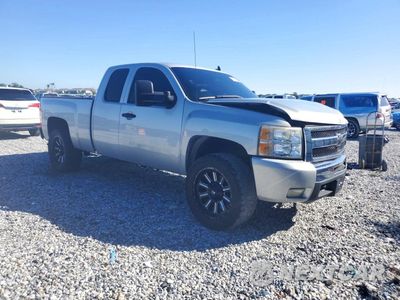 Czwarte zdjęcie samochodu z boku: 2011 CHEVROLET SILVERADO K1500 LT VIN:1GCRKSE30BZ229213 - miniatura