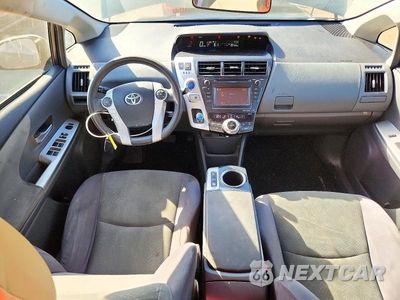 Zdjęcie 8 z 12 samochodu: 2014 TOYOTA PRIUS V THREE VIN:JTDZN3EU8EJ009276 - miniatura
