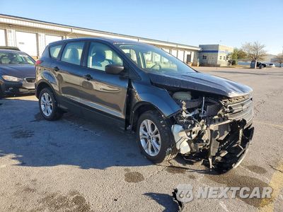 Czwarte zdjęcie samochodu z boku: 2019 FORD ESCAPE S VIN:1FMCU0F74KUC23235 - miniatura