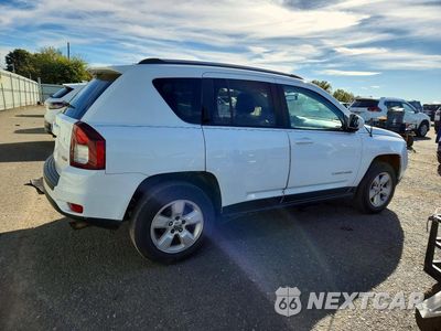 Trzecie zdjęcie samochodu z tyłu: 2017 JEEP COMPASS LATITUDE VIN:1C4NJCEA3HD116237 - miniatura