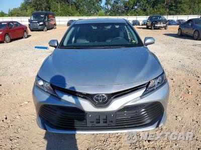 Piąte zdjęcie samochodu w środku: 2018 TOYOTA CAMRY LE VIN:4T1B11HK6JU131649 - miniatura