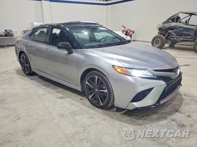 Czwarte zdjęcie samochodu z boku: 2018 TOYOTA CAMRY XSE VIN:4T1B61HKXJU122177 - miniatura