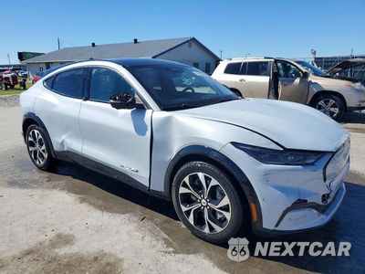 Czwarte zdjęcie samochodu z boku: 2022 FORD MUSTANG MACH-E PREMIUM VIN:3FMTK3R73NMA15553 - miniatura