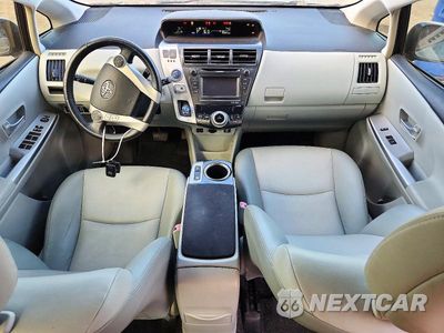 Zdjęcie 8 z 12 samochodu: 2014 TOYOTA PRIUS V FIVE VIN:JTDZN3EUXEJ006217 - miniatura
