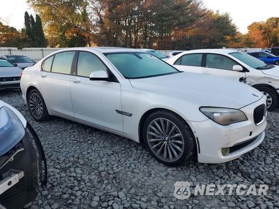 Czwarte zdjęcie samochodu z boku: 2009 BMW 750 I VIN:WBAKA835X9CY34054 - miniatura