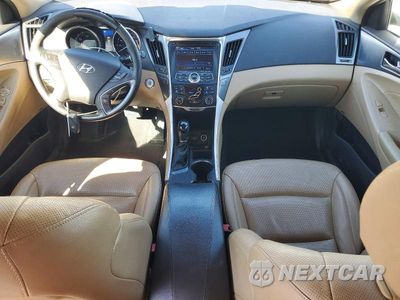 Zdjęcie 8 z 12 samochodu: 2013 HYUNDAI SONATA HYBRID VIN:KMHEC4A46DA098288 - miniatura