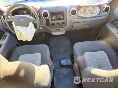 Zdjęcie 8 z 12 samochodu: 2006 FORD EXPEDITION XLT VIN:1FMPU15566LA67220 - miniatura