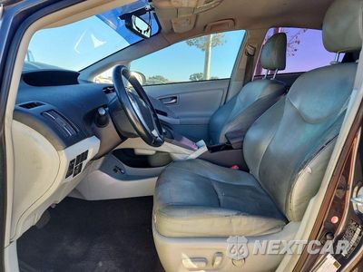 Zdjęcie 7 z 12 samochodu: 2013 TOYOTA PRIUS FOUR VIN:JTDKN3DU3D1619717 - miniatura