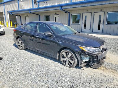 Czwarte zdjęcie samochodu z boku: 2018 KIA OPTIMA SX VIN:5XXGW4L27JG242575 - miniatura