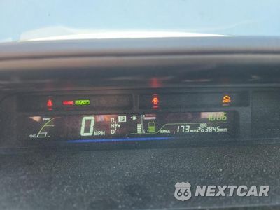 Zdjęcie 9 z 12 samochodu: 2013 TOYOTA PRIUS V TWO VIN:JTDZN3EU5D3274448 - miniatura