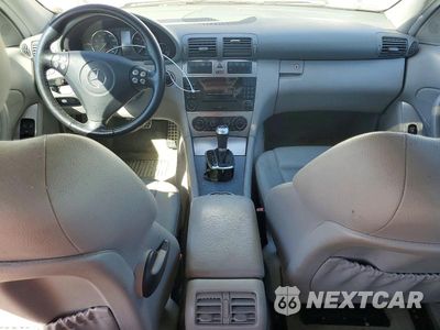 Zdjęcie 8 z 12 samochodu: 2005 MERCEDES-BENZ C 230K SPORT SEDAN VIN:WDBRF40J75F708531 - miniatura