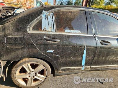 Zdjęcie 10 z 12 samochodu: 2010 MERCEDES-BENZ C 300 VIN:WDDGF5EBXAR103997 - miniatura
