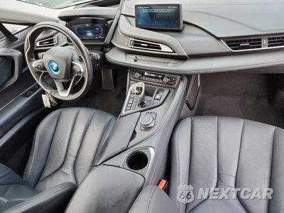 Zdjęcie 8 z 13 samochodu: 2019 BMW I8 VIN:WBY2Z4C5XK7E87880 - miniatura