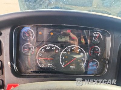 Zdjęcie 9 z 12 samochodu: 2015 FREIGHTLINER BUSINESS CLASS M2 FLATBED TRUCK VIN:1FVACXDT3FHGD9477 - miniatura