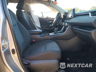 Zdjęcie 7 z 12 samochodu: 2021 TOYOTA RAV4 XLE VIN:2T3RWRFV2MW128190 - miniatura
