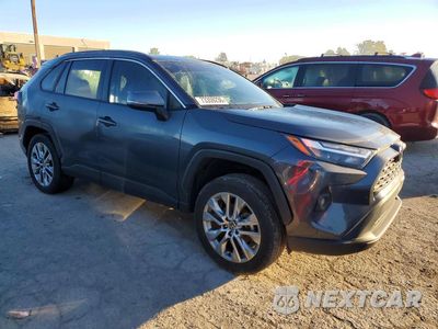 Czwarte zdjęcie samochodu z boku: 2024 TOYOTA RAV4 XLE PREMIUM VIN:2T3A1RFV8RW469421 - miniatura