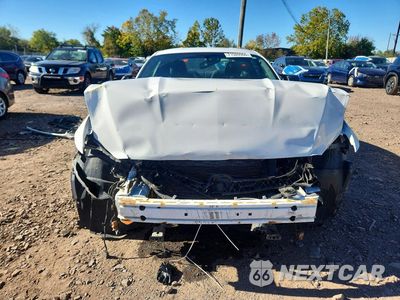 Piąte zdjęcie samochodu w środku: 2016 FORD MUSTANG VIN:1FA6P8AM8G5218292 - miniatura