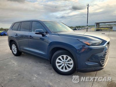 Czwarte zdjęcie samochodu z boku: 2024 TOYOTA GRAND HIGHLANDER XLE VIN:5TDAAAA59RS015155 - miniatura