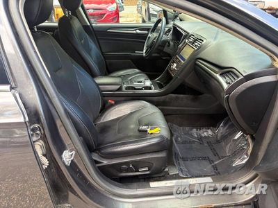 Piąte zdjęcie samochodu w środku: 2019 FORD FUSION TITANIUM VIN:3FA6P0SU4KR227819 - miniatura