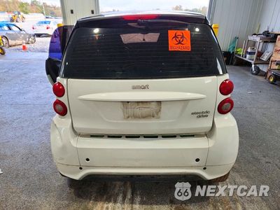Zdjęcie 6 z 13 samochodu: 2014 SMART FORTWO VIN:WMEEJ9AA0EK731006 - miniatura