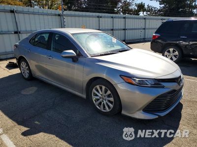 Czwarte zdjęcie samochodu z boku: 2020 TOYOTA CAMRY LE VIN:4T1C11AK9LU358447 - miniatura