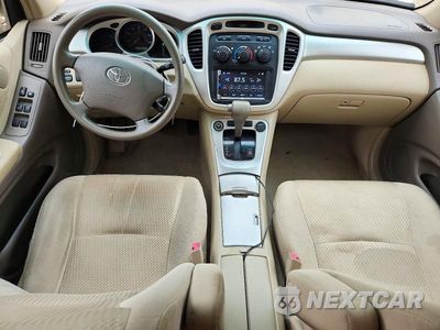 Zdjęcie 8 z 13 samochodu: 2005 TOYOTA HIGHLANDER BASE VIN:JTEEP21A450107172 - miniatura