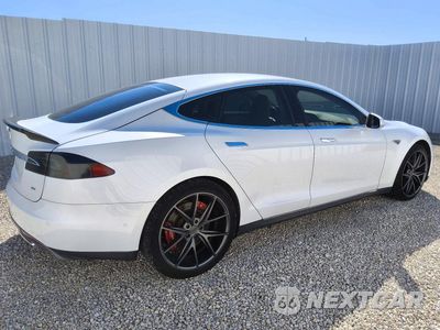 Trzecie zdjęcie samochodu z tyłu: 2015 TESLA MODEL S 85 VIN:5YJSA1H18FFP68876 - miniatura