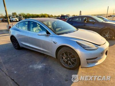 Czwarte zdjęcie samochodu z boku: 2018 TESLA MODEL 3 VIN:5YJ3E1EA5JF058761 - miniatura