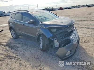 Czwarte zdjęcie samochodu z boku: 2018 FORD ESCAPE SE VIN:1FMCU9GD9JUA53915 - miniatura