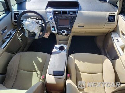 Zdjęcie 8 z 12 samochodu: 2013 TOYOTA PRIUS V THREE VIN:JTDZN3EU7D3235375 - miniatura