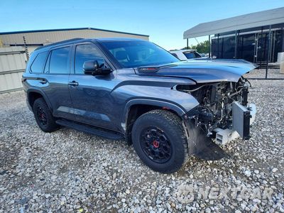 Czwarte zdjęcie samochodu z boku: 2024 TOYOTA SEQUOIA TRD PRO VIN:7SVAAABA4RX020727 - miniatura
