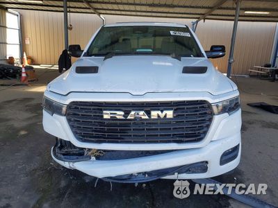 Piąte zdjęcie samochodu w środku: 2026 RAM 1500 LARAMIE VIN:1C6SRFJP4TN443795 - miniatura