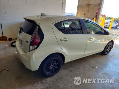 Trzecie zdjęcie samochodu z tyłu: 2016 TOYOTA PRIUS C TWO VIN:JTDKDTB35G1131290 - miniatura