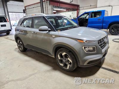 Czwarte zdjęcie samochodu z boku: 2023 HYUNDAI VENUE SEL VIN:KMHRC8A31PU224429 - miniatura