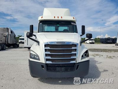 Piąte zdjęcie samochodu w środku: 2019 FREIGHTLINER CASCADIA 126 SEMI TRUCK VIN:3AKJHLDV3KSKE0920 - miniatura