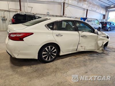 Trzecie zdjęcie samochodu z tyłu: 2017 NISSAN ALTIMA 2.5 SV VIN:1N4AL3AP7HC224276 - miniatura