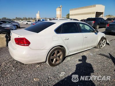 Trzecie zdjęcie samochodu z tyłu: 2012 VOLKSWAGEN PASSAT SE VIN:1VWBH7A33CC103240 - miniatura
