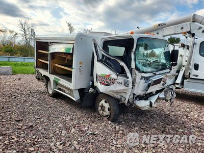 Czwarte zdjęcie samochodu z boku: 2018 CHEVROLET 5500XD BOX TRUCK VIN:JALEEW165J7301447 - miniatura