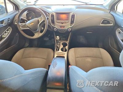 Zdjęcie 8 z 12 samochodu: 2019 CHEVROLET CRUZE LS VIN:1G1BC5SMXK7102194 - miniatura